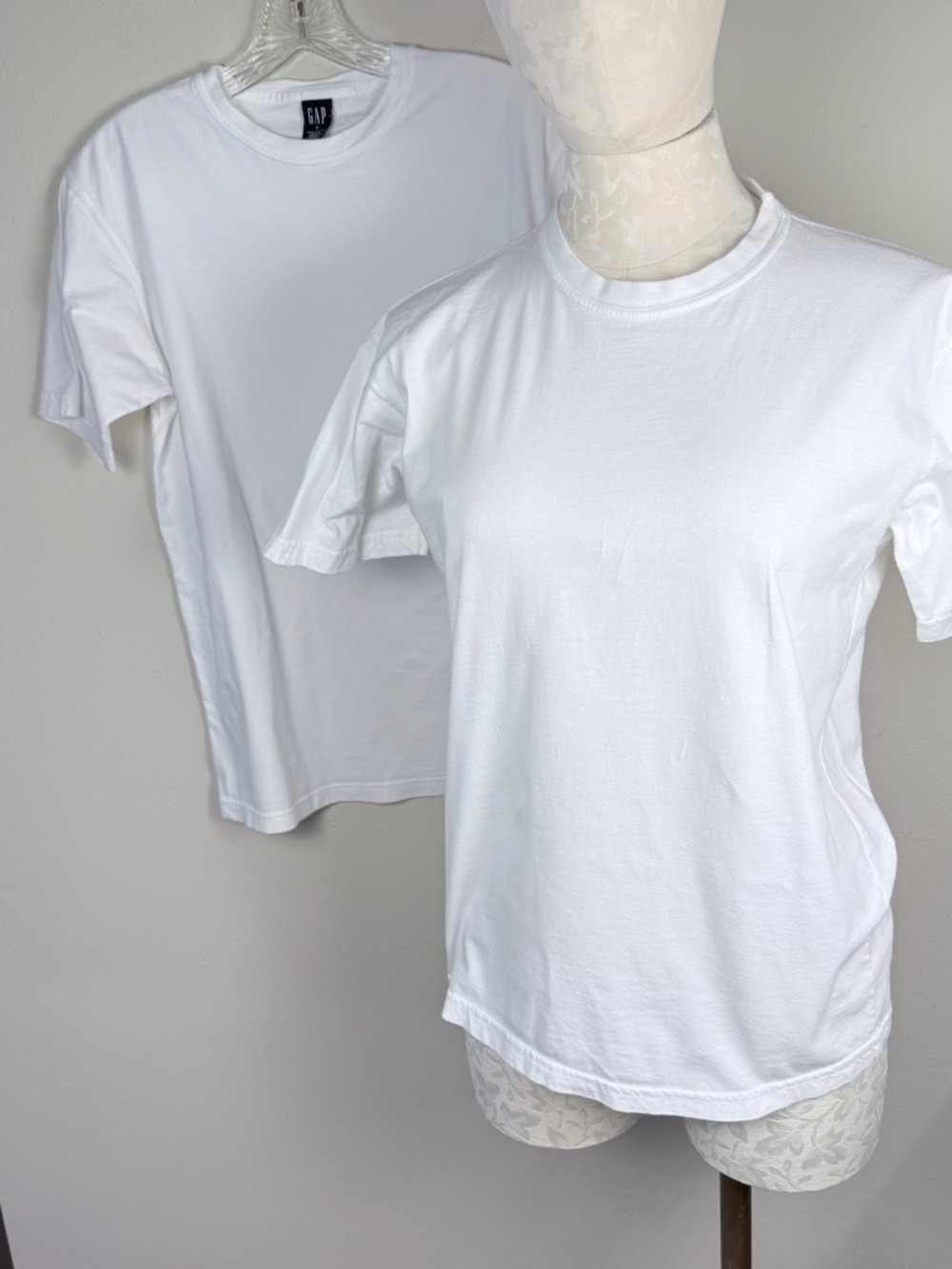 2 Vintage Gap White Cotton Tee Shirts Classic Fit Small